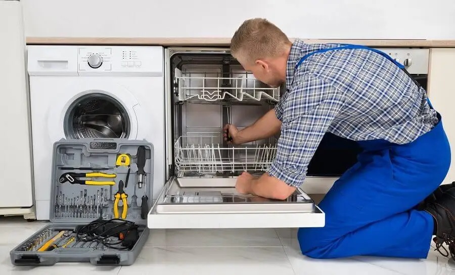 Güdül Lambert servisi teknisyen ekibi beyaz eşya tamiri yaparken